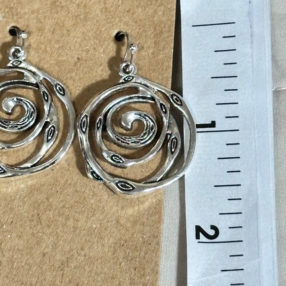 2/$20 Silver tone round swirl hook earrings Metal is textured like wood NWOT - Picture 10 of 11